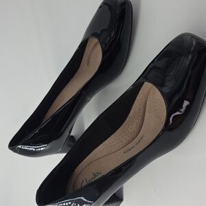 Clark’s Kyndall Iris Black Patent Size 8.5 M